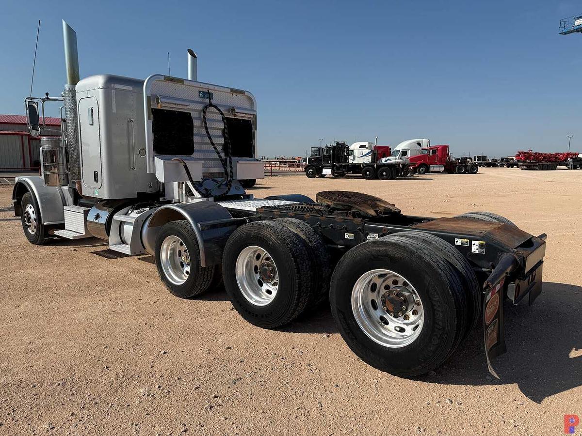 Used 2013 PETERBILT 388 TRI AXLE SLEEPER HAUL TRUCK