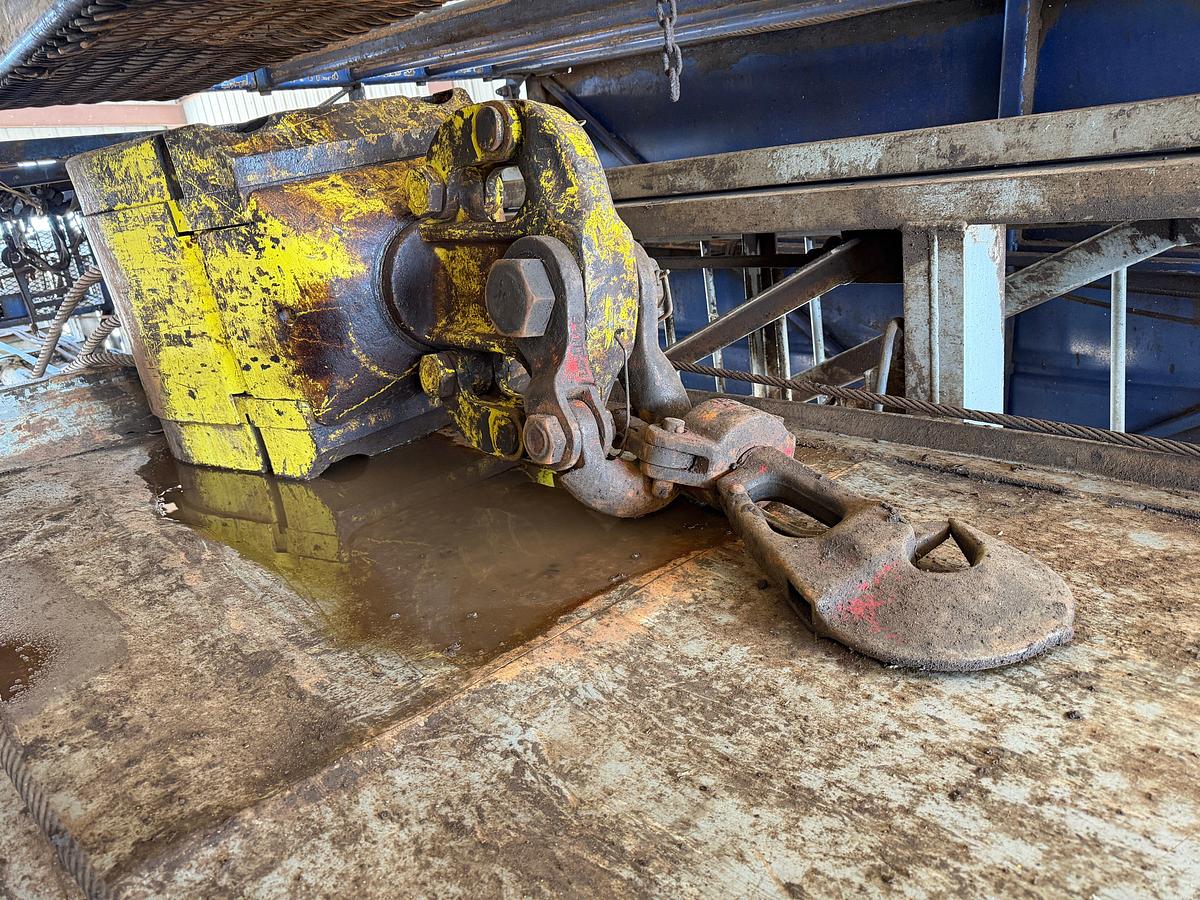 Used 2014 WATSON HOPPER 5 AXLE WELL SERVICE RIG 106'x300K MAST