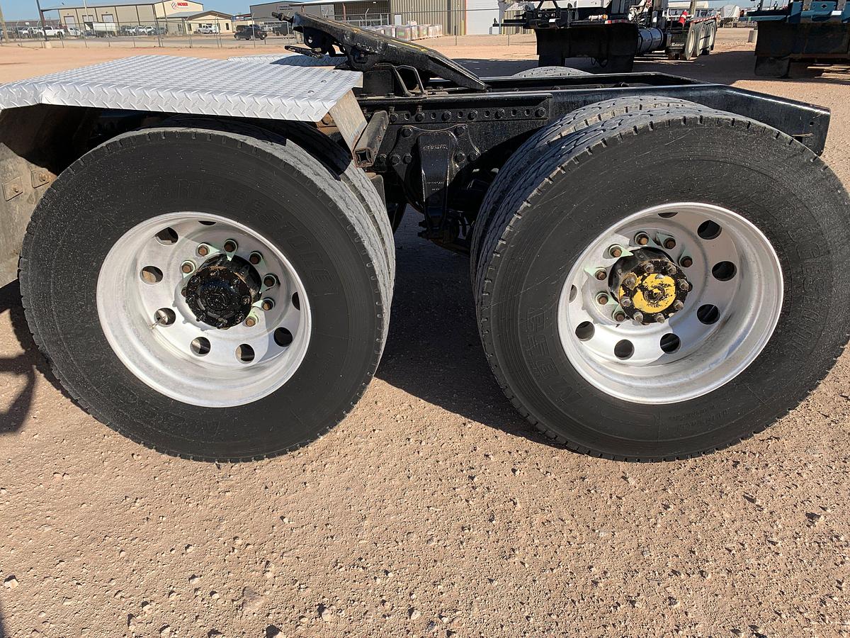 Used 2012 WESTERN STAR 4900 SB T/A 24" Sleeper Truck