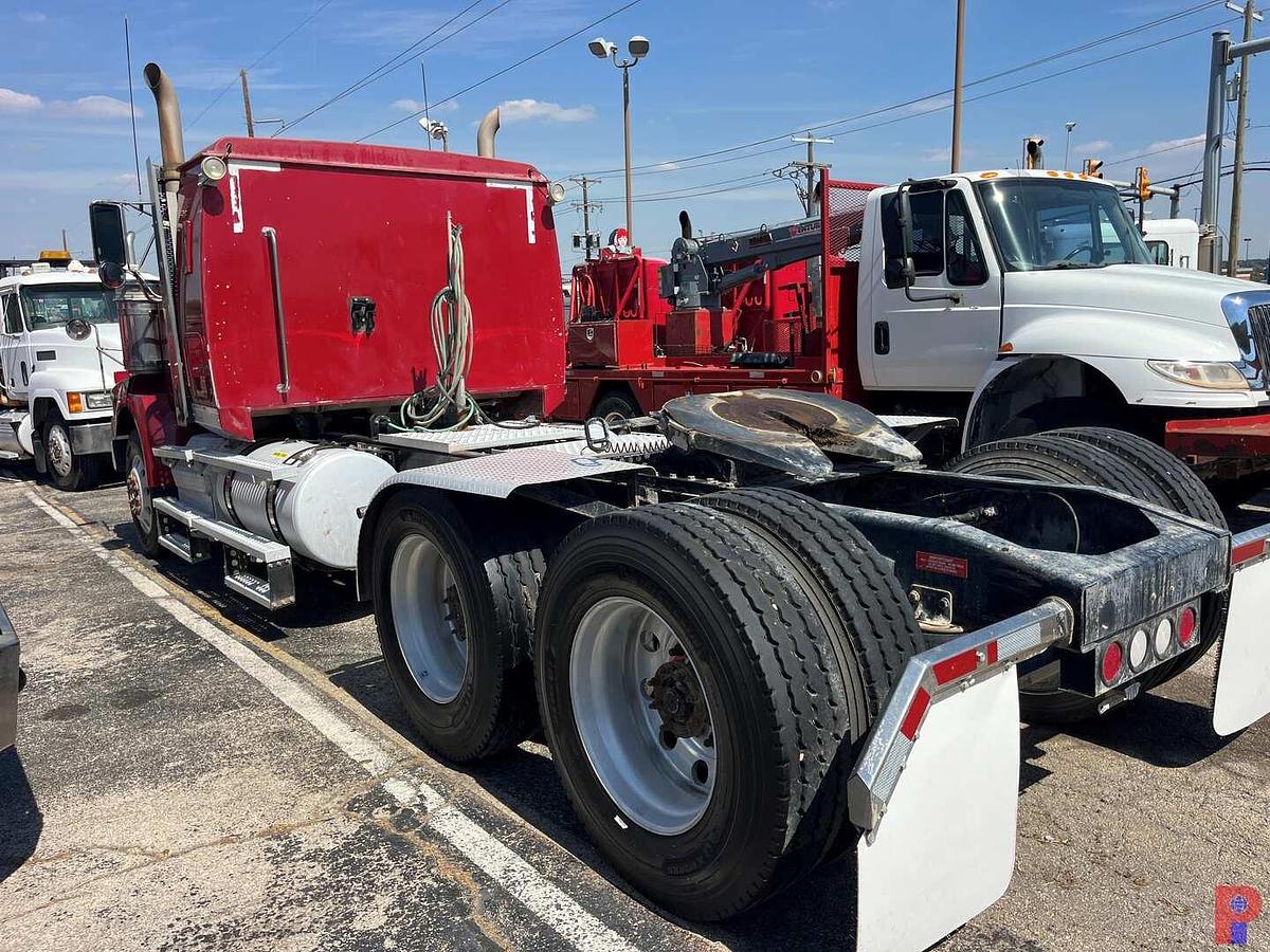 Used 2015 WESTERN STAR 4900 SB T/A 24” SLEEPER TRUCK