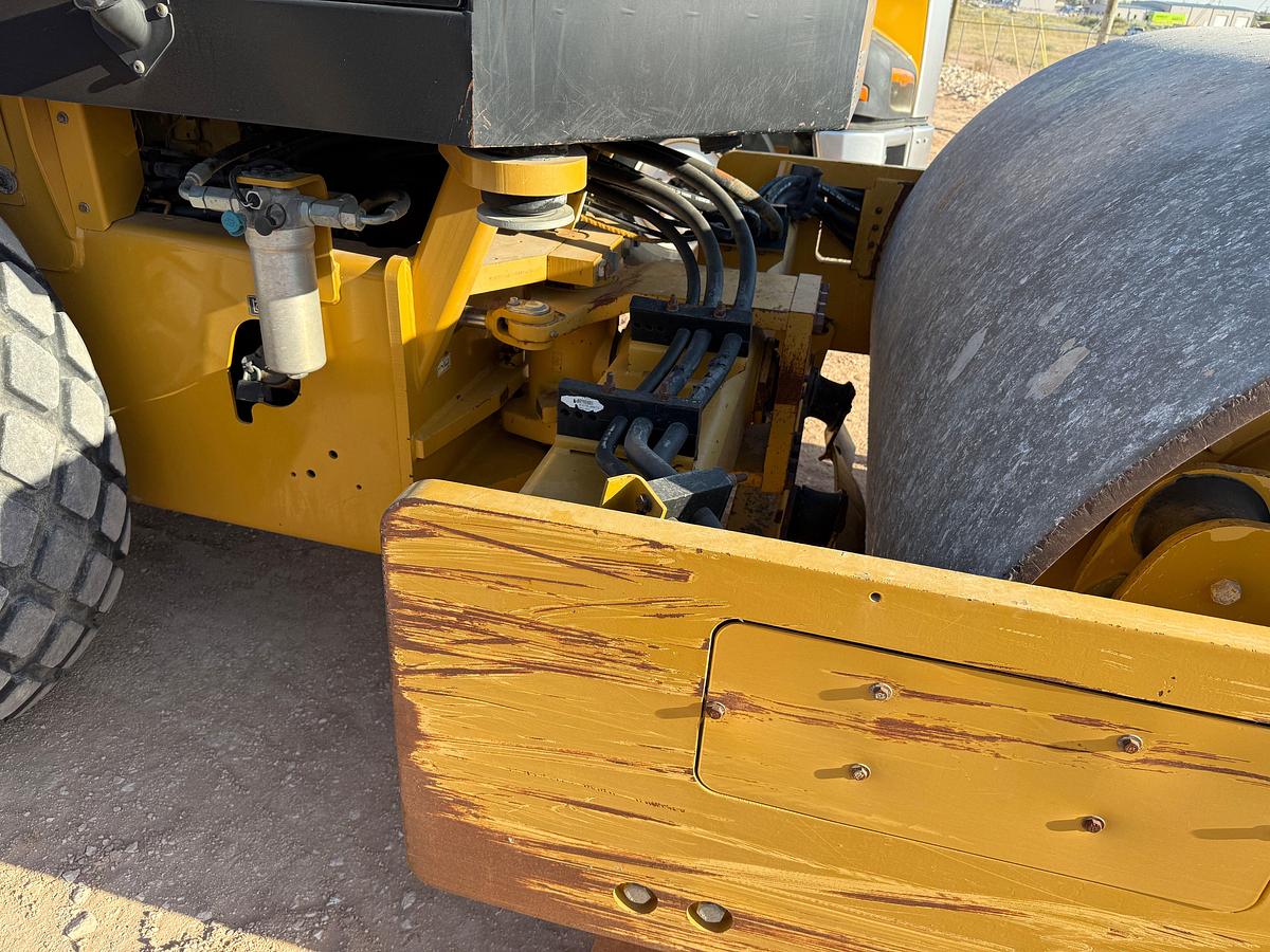 Used 2013 CATERPILLAR CS56B VIBRATORY SMOOTH DRUM COMPACTOR