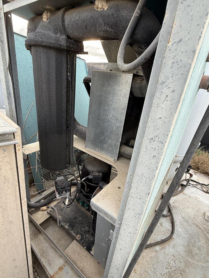 Used FS CURTIS RS-100 F 458 CFM 100 PSI SKIDDED AIR COMPRESSOR (INCOMPLETE)