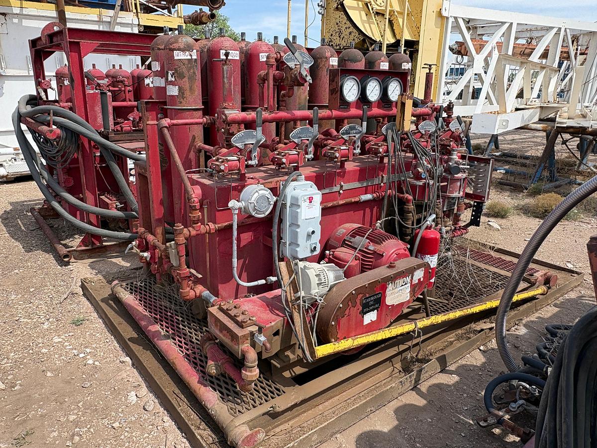 Used 6-station closing unit, skidded
