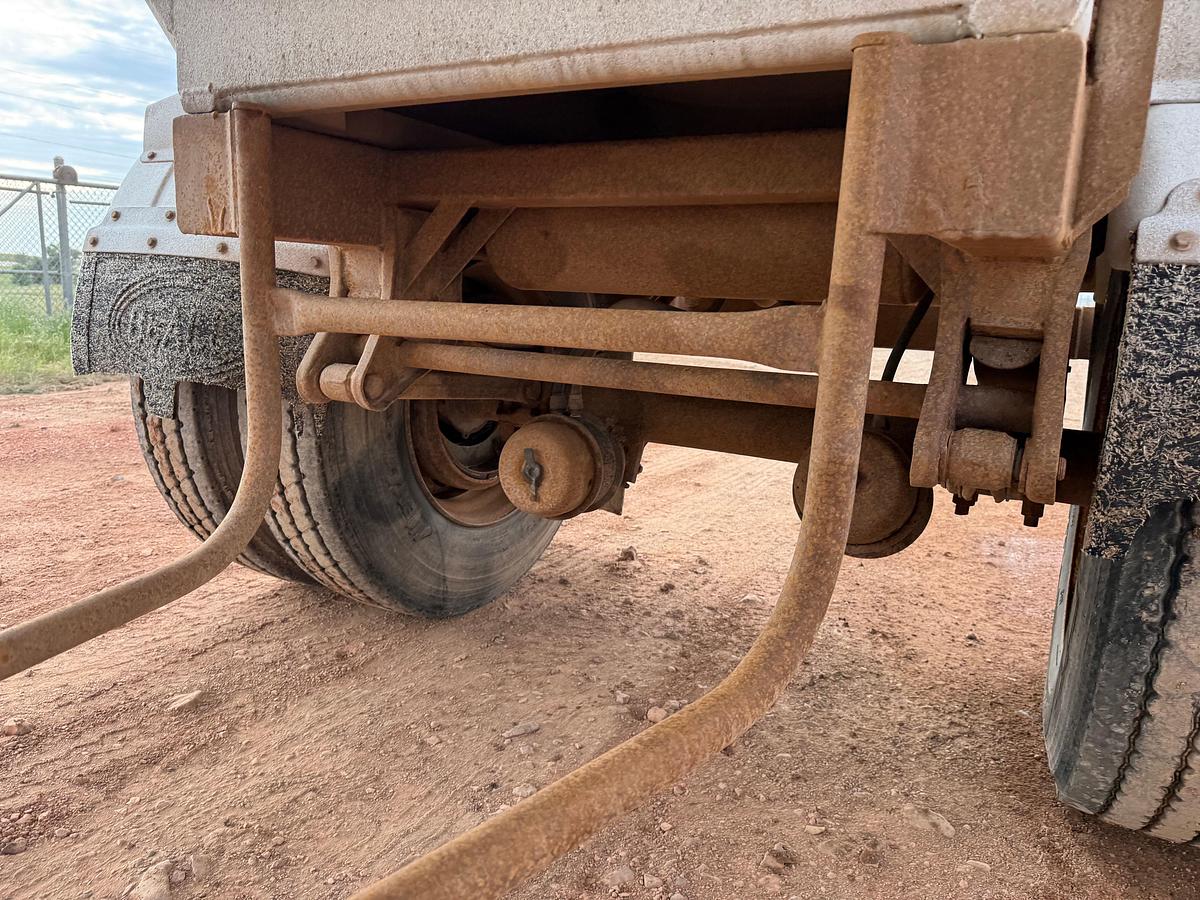 Used 5,250 GALLON ALUMINUM 2-AXLE TANK PUP TRAILER