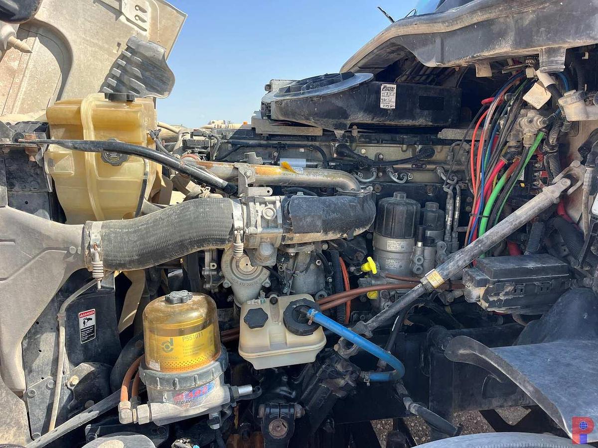Used 2012 FREIGHTLINER CASCADIA 125064ST T/A 60” SLEEPER TRUCK