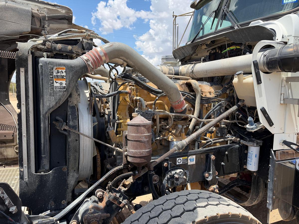 Used 2007 KENWORTH W900 T/A DAYCAB WINCH BED TRUCK