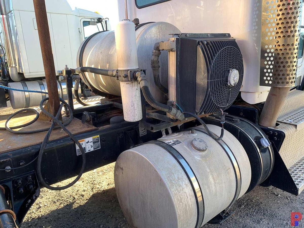 Used 2013 KENWORTH T800 DAY CAB TRUCK