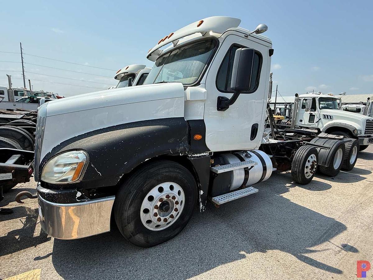 Used 2018 FREIGHTLINER CASCADIA TRI AXLE TRUCK TRACTOR
