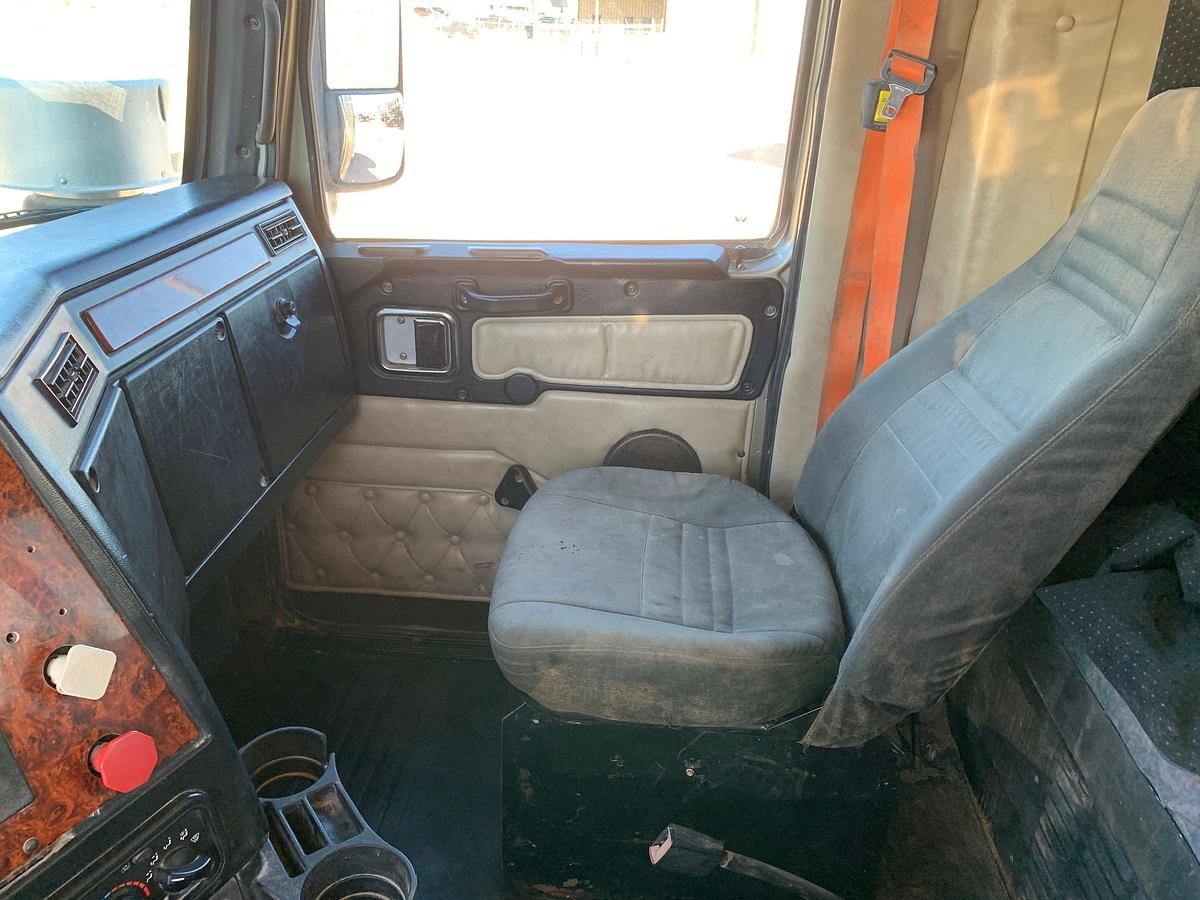 Used 2012 WESTERN STAR 4900 SB T/A 24" Sleeper Truck