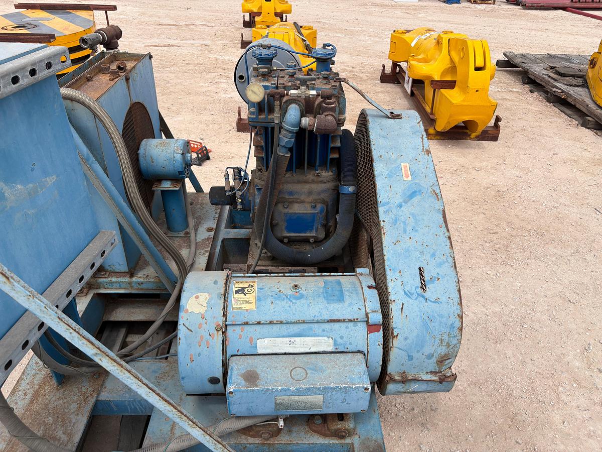 Used QUINCY AIR COMPRESSOR