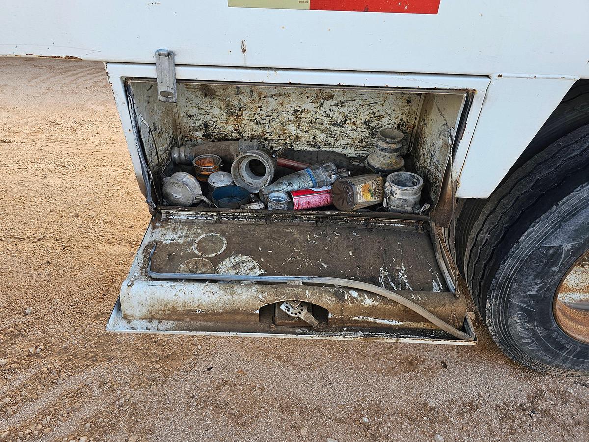 Used 2009 TROXELL 130BBL T/A VACUUM TRAILER (New Liner 8/2023)