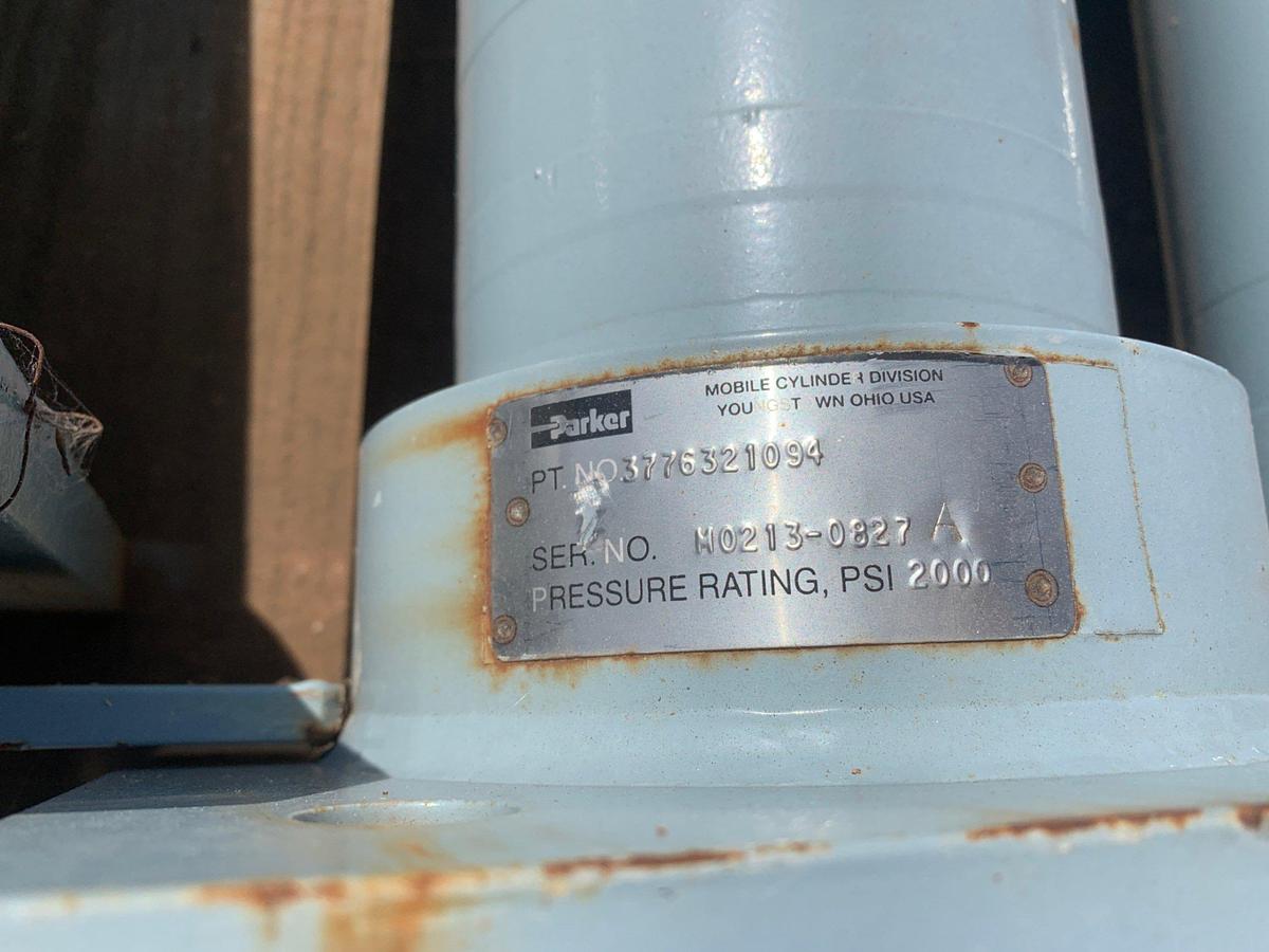 Used Pallet of 4 Parker 2000psi Hydraulic Cylinders