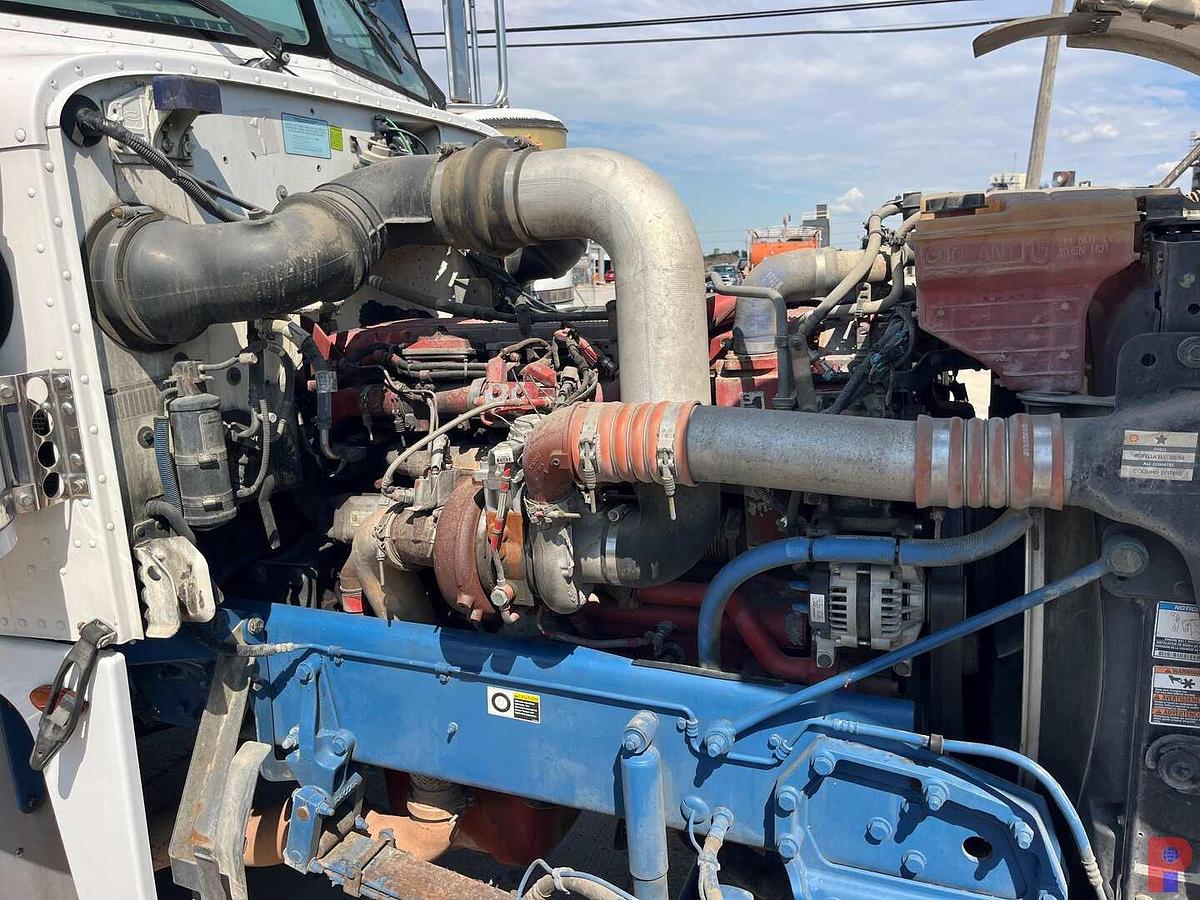 Used 2013 PETERBILT 367 T/A 36” SLEEPER TRUCK