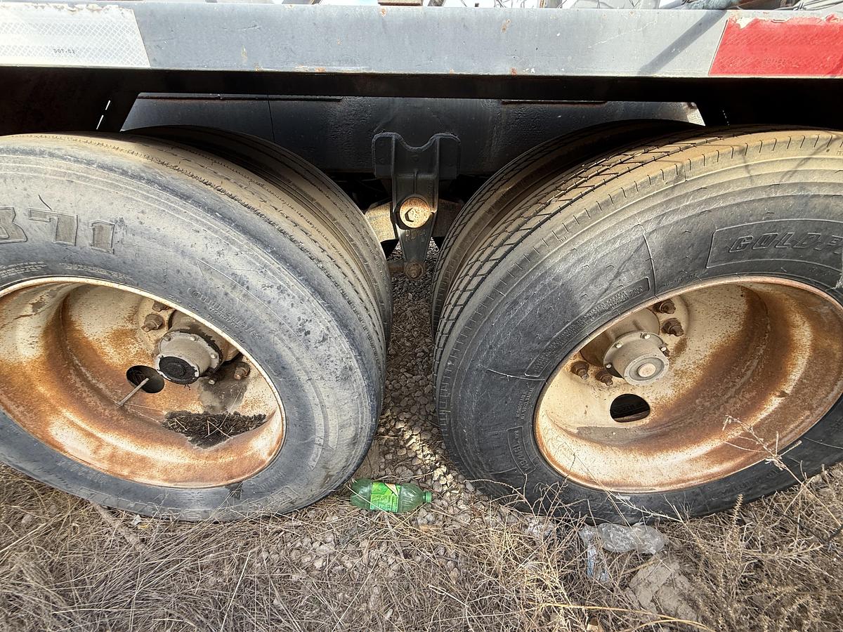 Used 2006 FRUEHAUF PNEUMATIC DRY BULK T/A CEMENT TRAILER