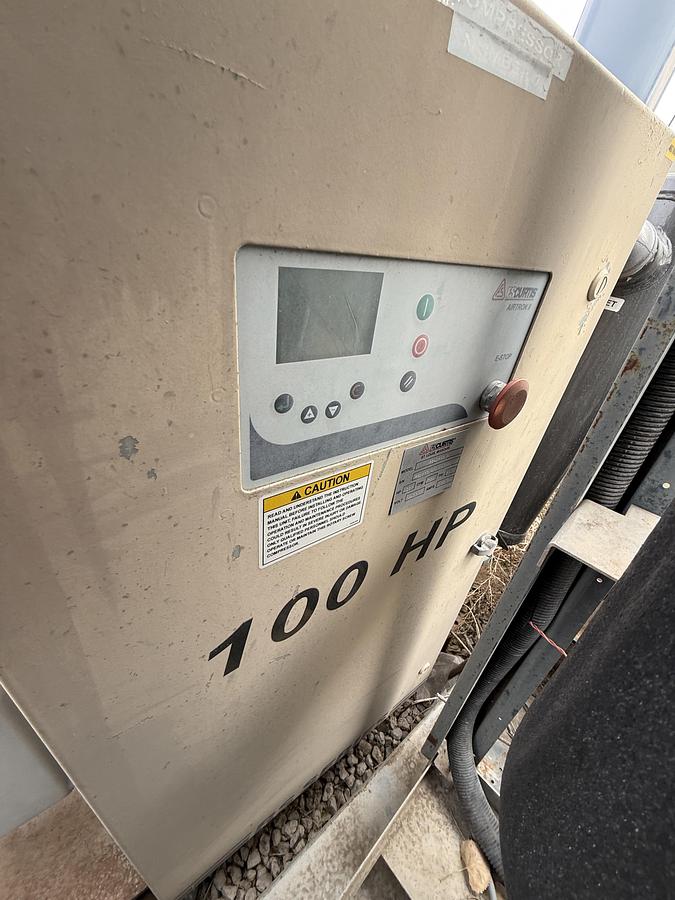 Used FS CURTIS 700 CFM / 50 PSI SKIDDED AIR COMPRESSOR UNIT P/B 125HP/460V/3PH ELEC. MOTOR