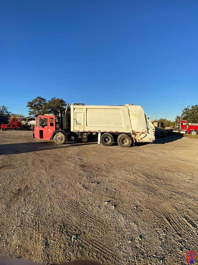 Used 2010 CRANE CARRIER LOW ENTRY T/A 25 YD HEIL REFUSE TRUCK
