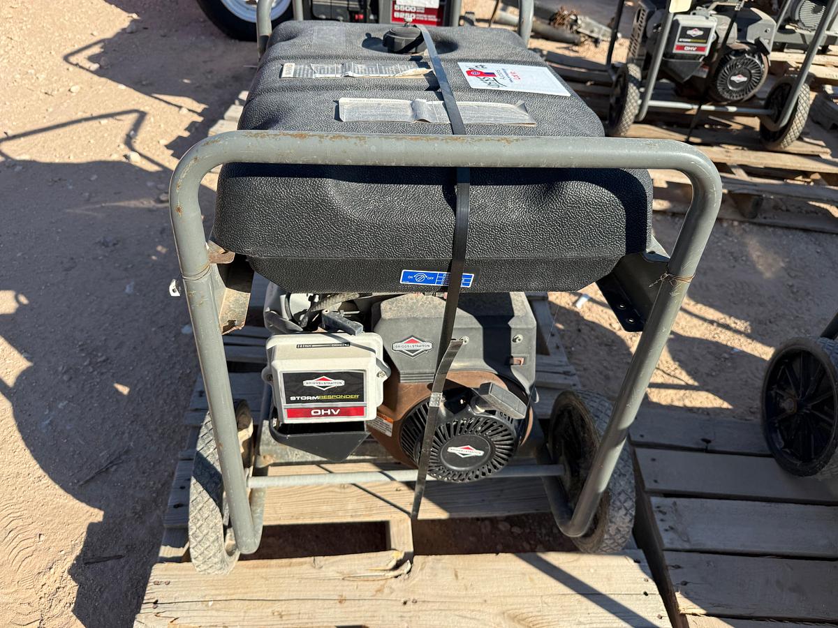 Used STORM RESPONDER MODEL 030430 / 5500 AC WATTS / 120/240-VOLTS P/B BRIGGS&STRATTON GAS ENGINE PORTABLE GENERATOR