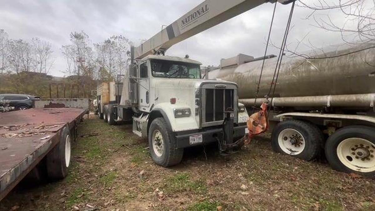 Used 2000 FRIEGHTLINER  FLD 120SD T/A W/ NATIONAL 600C CRANE TRUCK