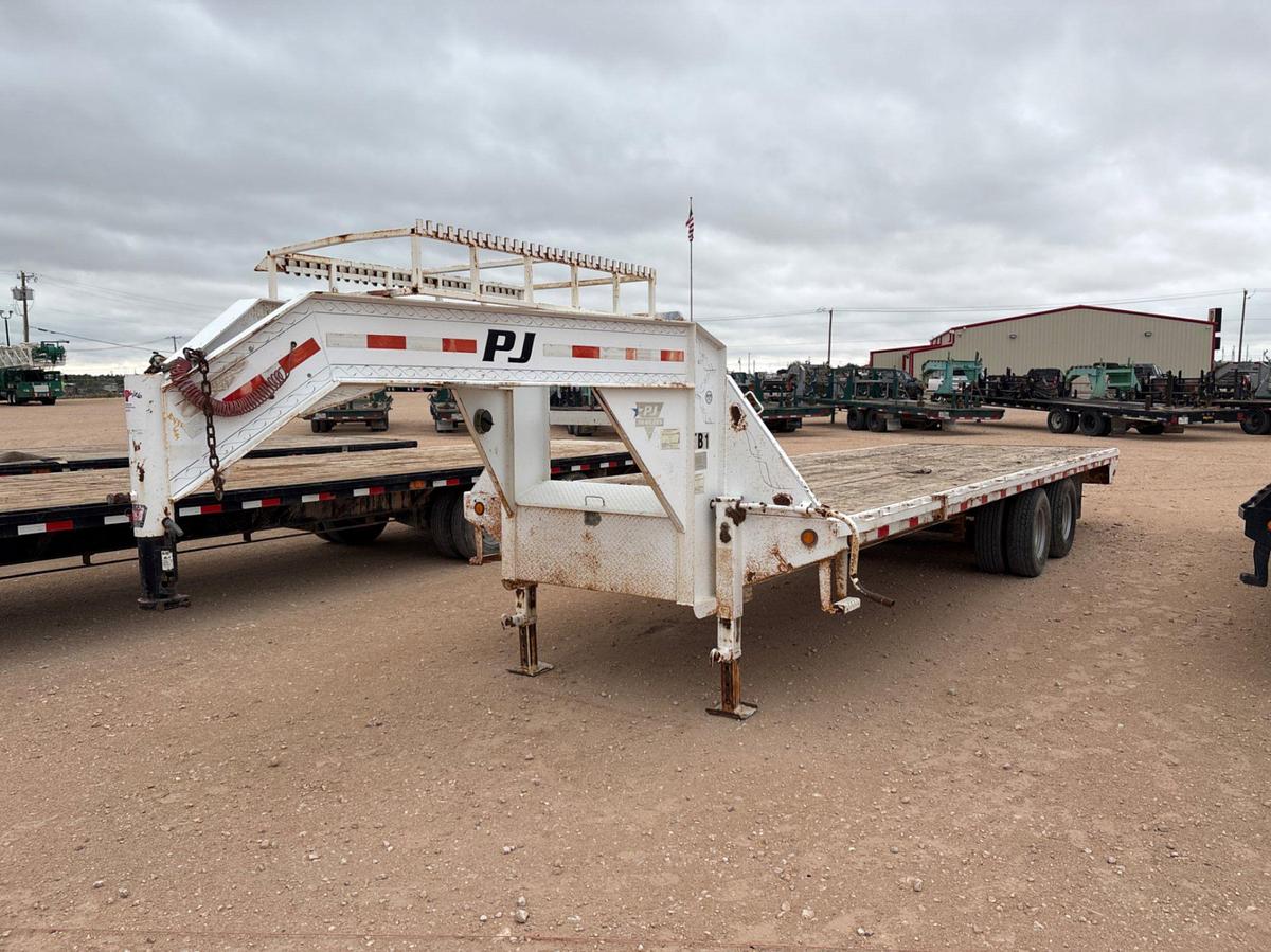 Used 2009 PJ TRAILERS 26’ X 102” T/A GOOSENECK TRAILER