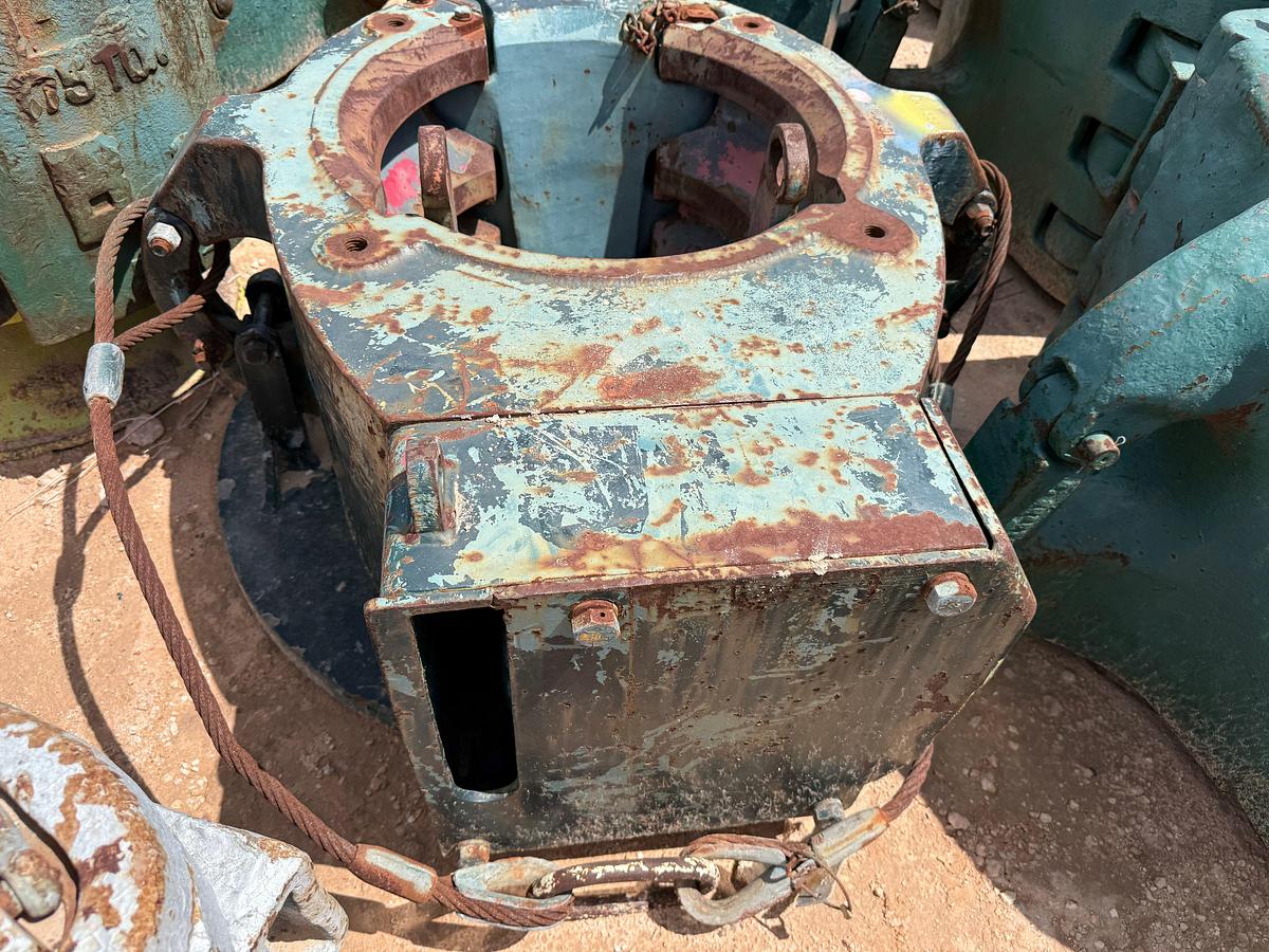 Used LOT W/ (1) NOV & (1) TEXAS INT. 250-TON & (1) BJ 175-TON SLIP TYPE SPIDER CASING ELEVATORS