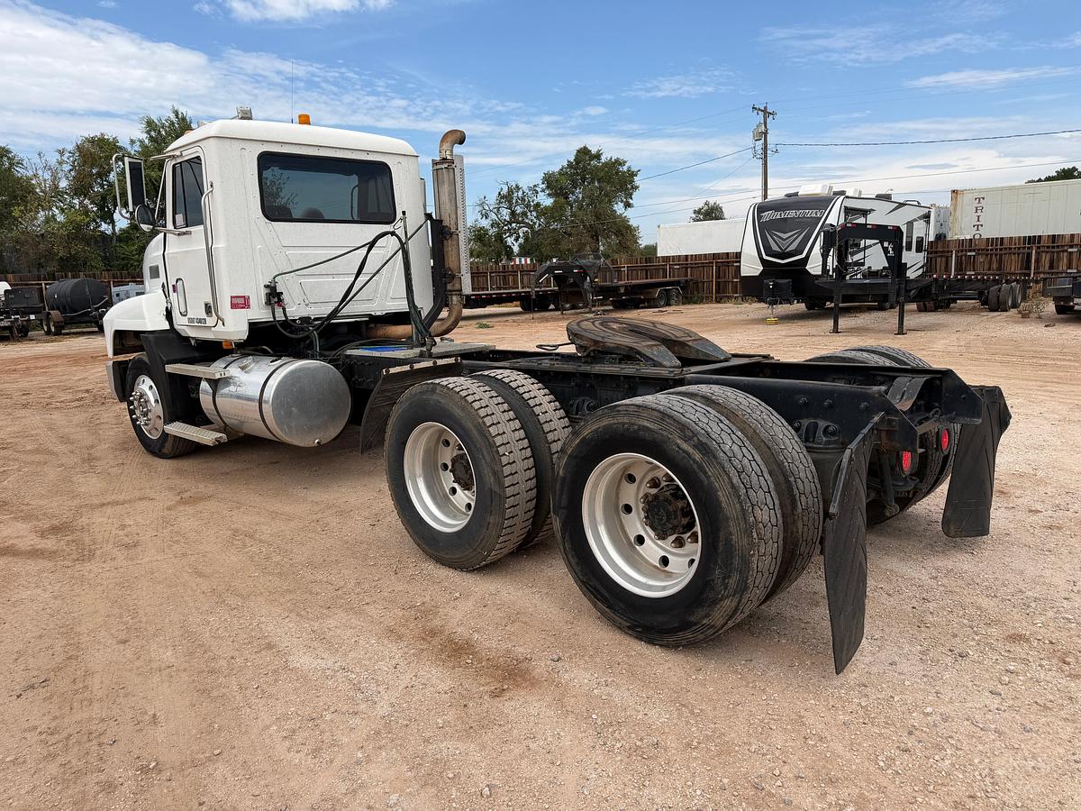 Used 1992 Mack CH613 DAYCAB Haul Truck