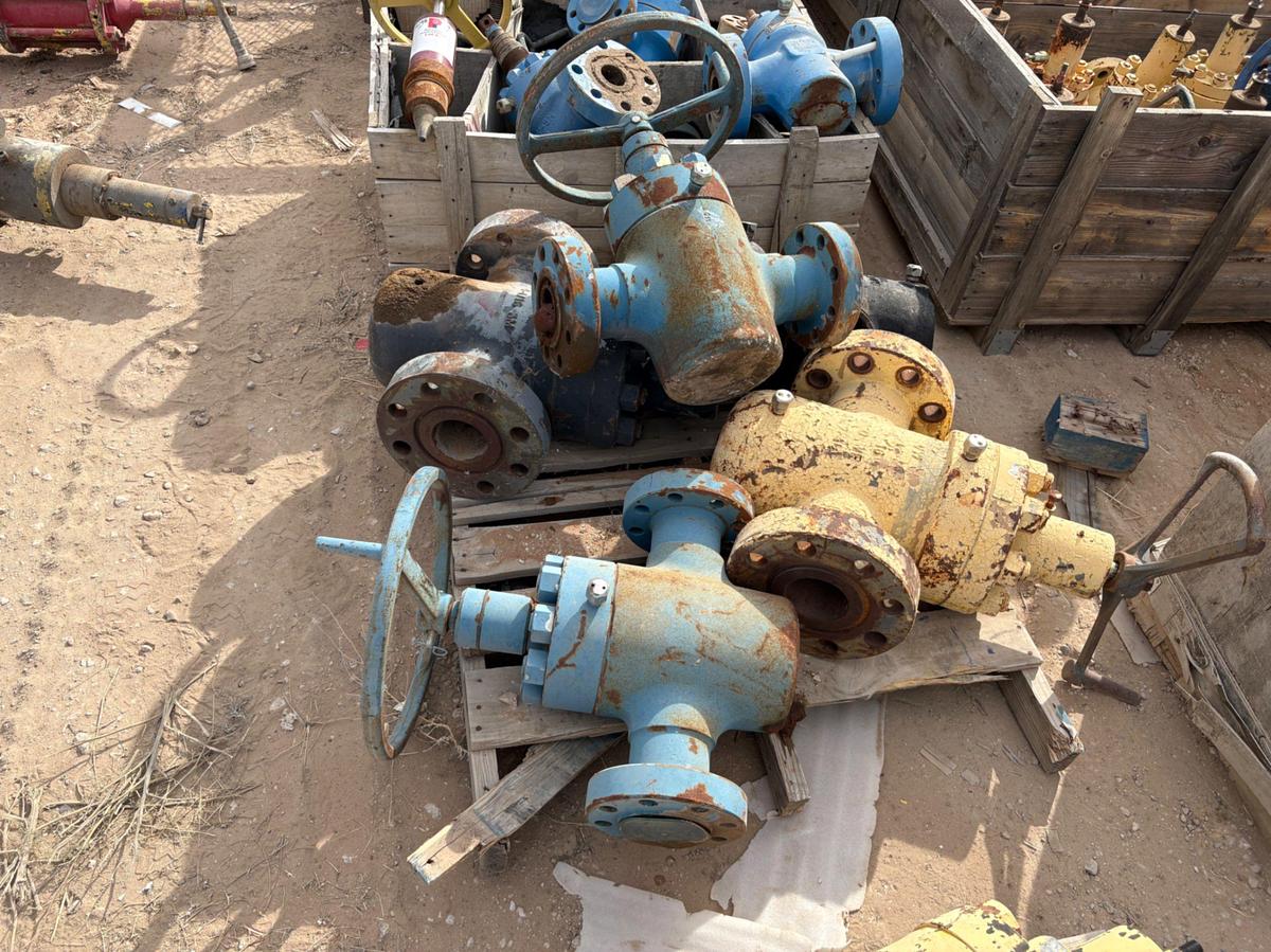 Used (4 pallets) of assorted 2-9/16” 5m to 4-1/16” 5m gate valves
