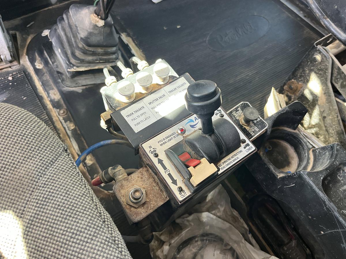 Used 1998 PETERBILT 379 T/A DAYCAB DUMP TRUCK