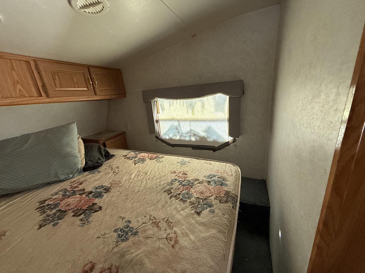 Used 2003 DUTCHMEN 25’ SPORT T/A FIFTH WHEEL PULL CAMPER TRAILER