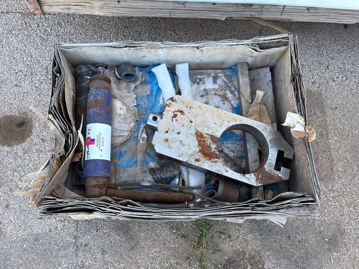 Used (2 boxes) assorted 7-1/16” 10k valve gates & gate valve stems