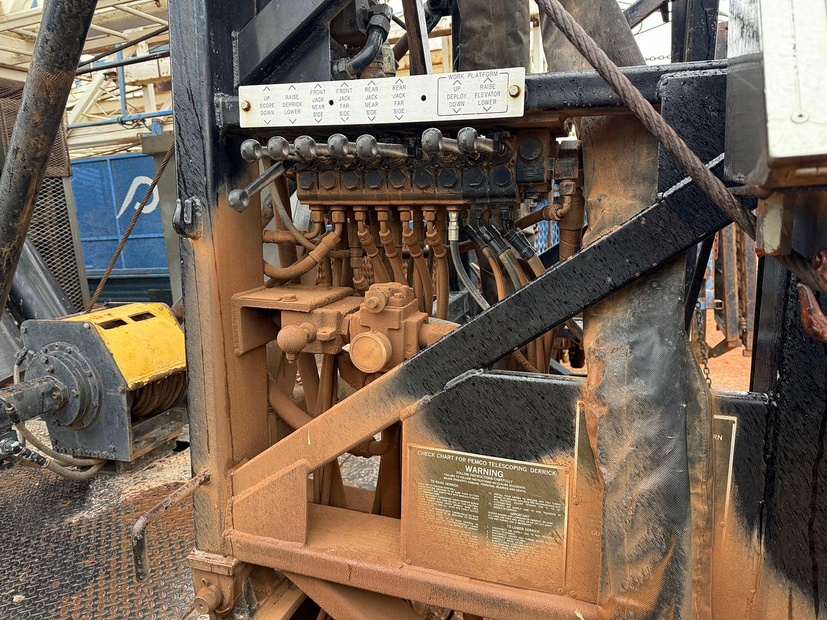 Used 2006 TAYLOR C500 DD 104'-240K 5-AXLE WELL SERVICE WORKOVER RIG