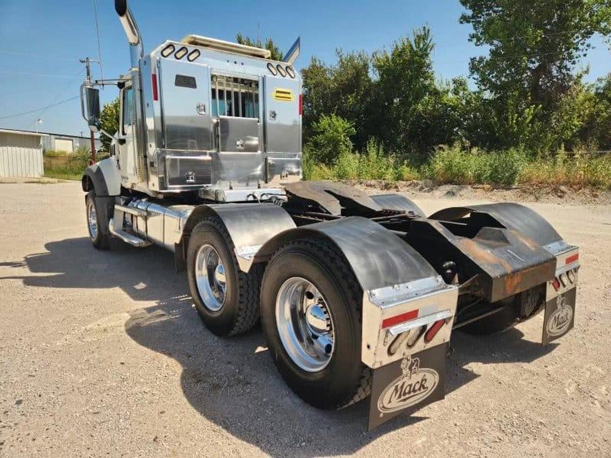 Used 2015 MACK GRANITE GU713 T/A DAYCAB HAUL TRUCK