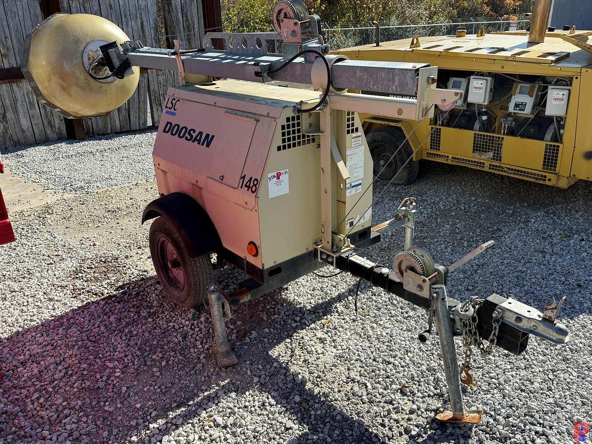 Used DOOSAN LSC TELESCOPING LIGHT TOWER, TOWABLE