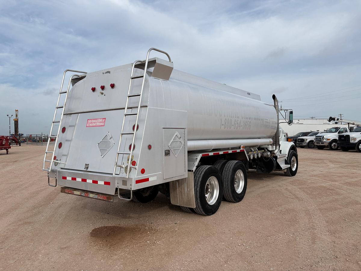 Used 2018 KENWORTH T800 T/A BOBTAIL FUEL TRUCK, 4500 Gal. 4 Comp.