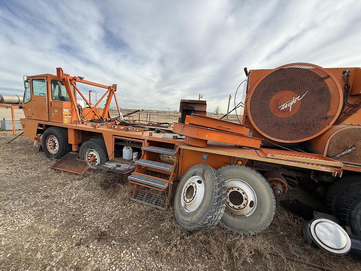 Used TAYLOR DD260HD 5-AXLE WELL SERVICE RIG CHASSIS F/ PARTS ONLY