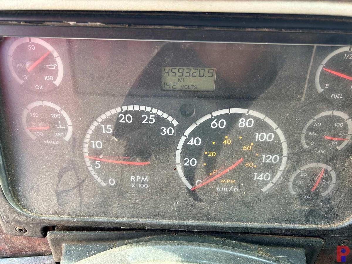 Used 2002 FREIGHTLINER ARGOSY T/A CABOVER WIRELINE TRUCK