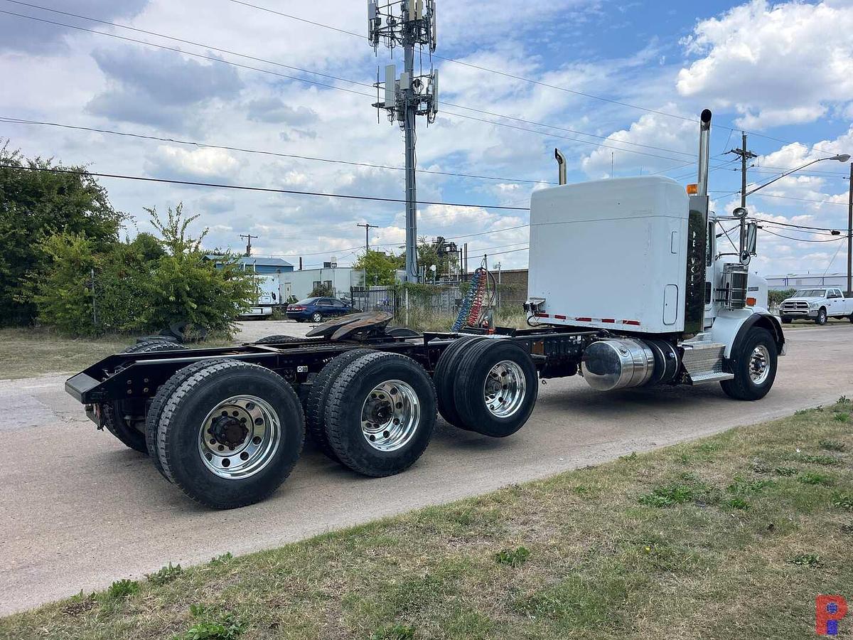 Used 2013 KENWORTH T800 TRI AXLE 36” SLEEPER TRUCK