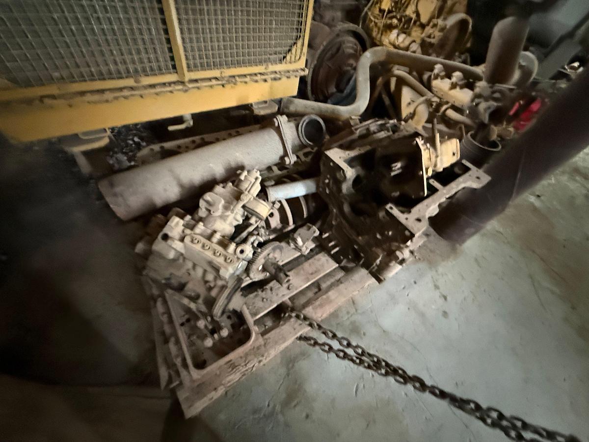 Used CATERPILLAR D353 DIESEL ENGINE CORE (INCOMPLETE)