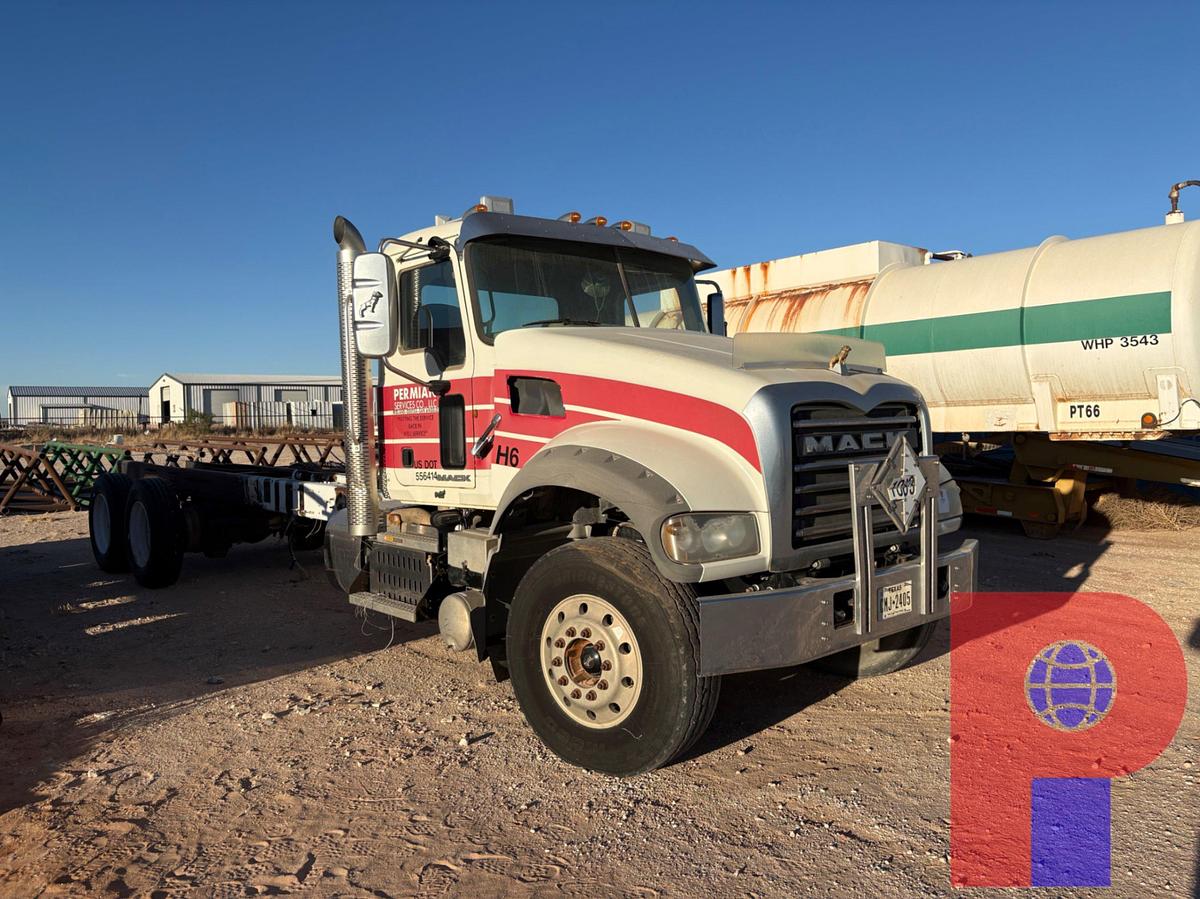 Used 2013 MACK GRANITE T/A DAYCAB TRUCK