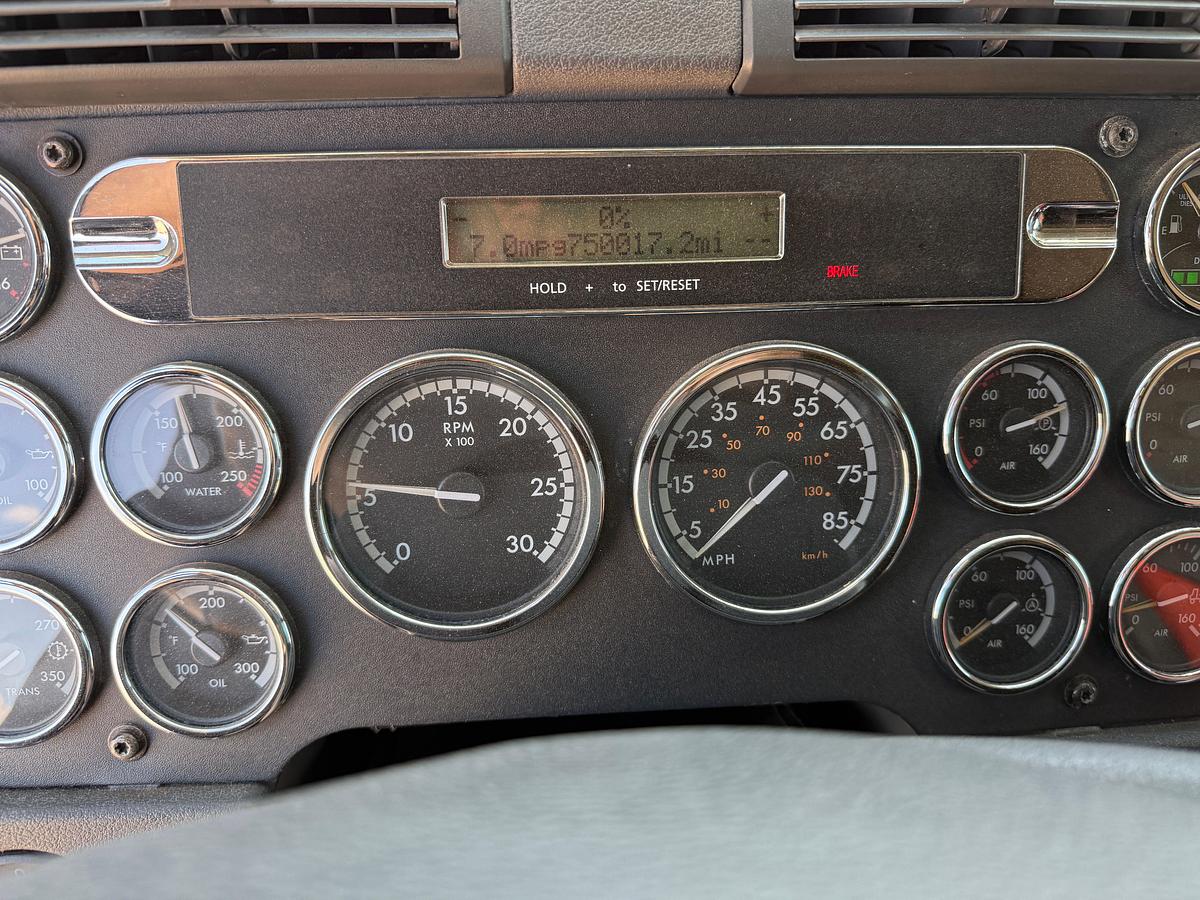 Used 2014 FREIGHTLINER CASCADIA T/A 64” SLEEPER TRUCK