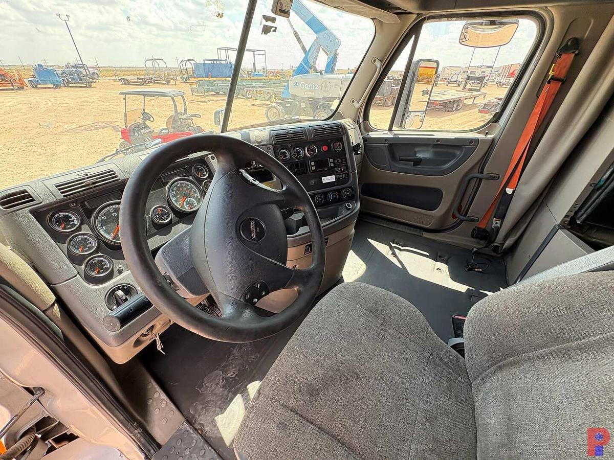 Used 2018 FREIGHTLINER CASCADIA T/A SLEEPER HAUL TRUCK