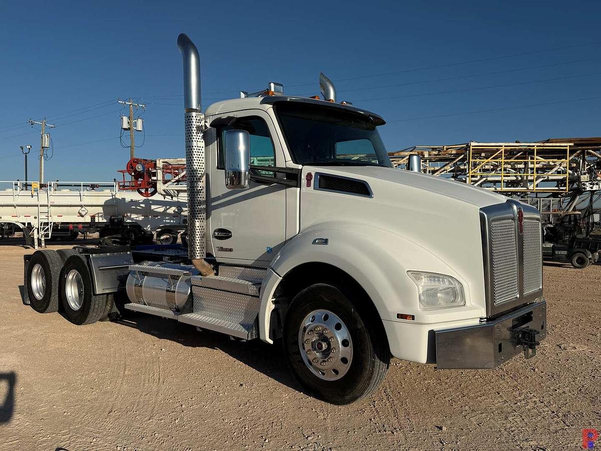 Used 2024 KENWORTH T880 T/A DAY CAB TRUCK TRACTOR