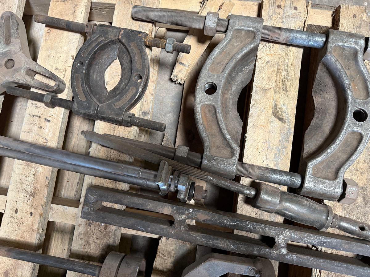 Used PALLET OF VARIOUS TYPE & SIZE PULLERS