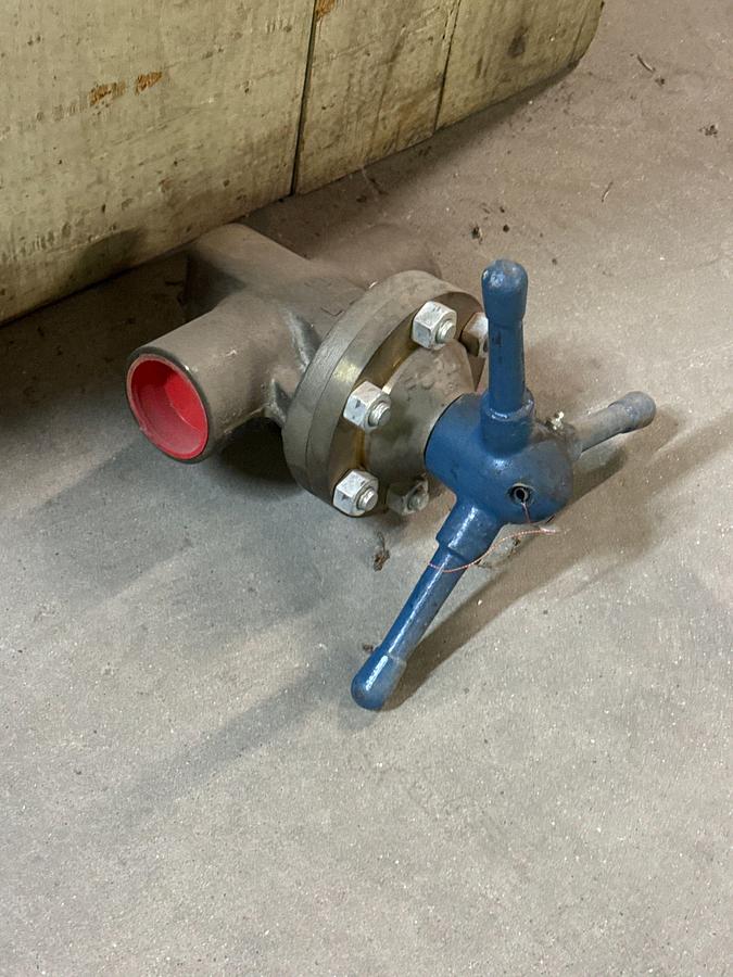Used LOT W/ UNUSED- (2) 2-3/8" 1,500LB ALUMINUM BRONZE & (1) FORUM 2-7/8" ORBIT MASTER GATE VALVES