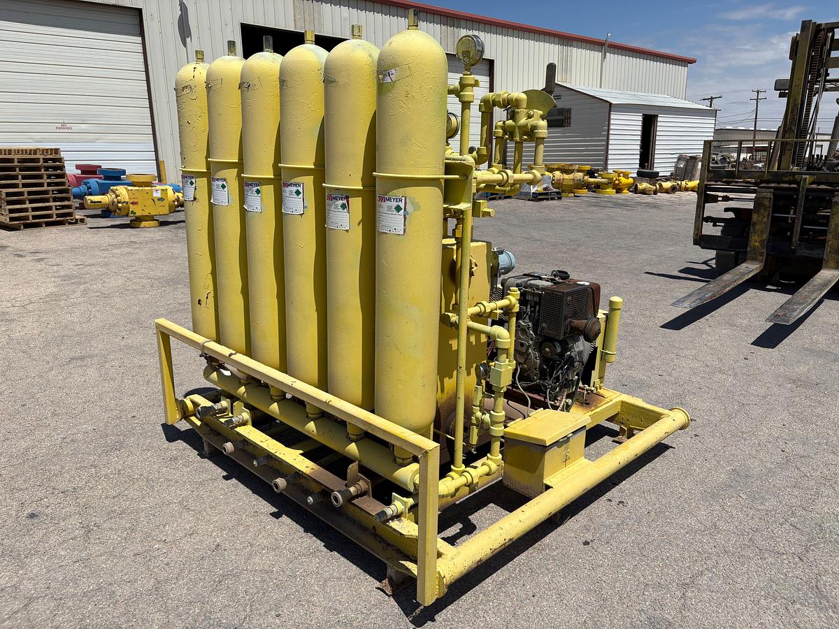 Used 4-station closing unit, skidded, turned over, did not start