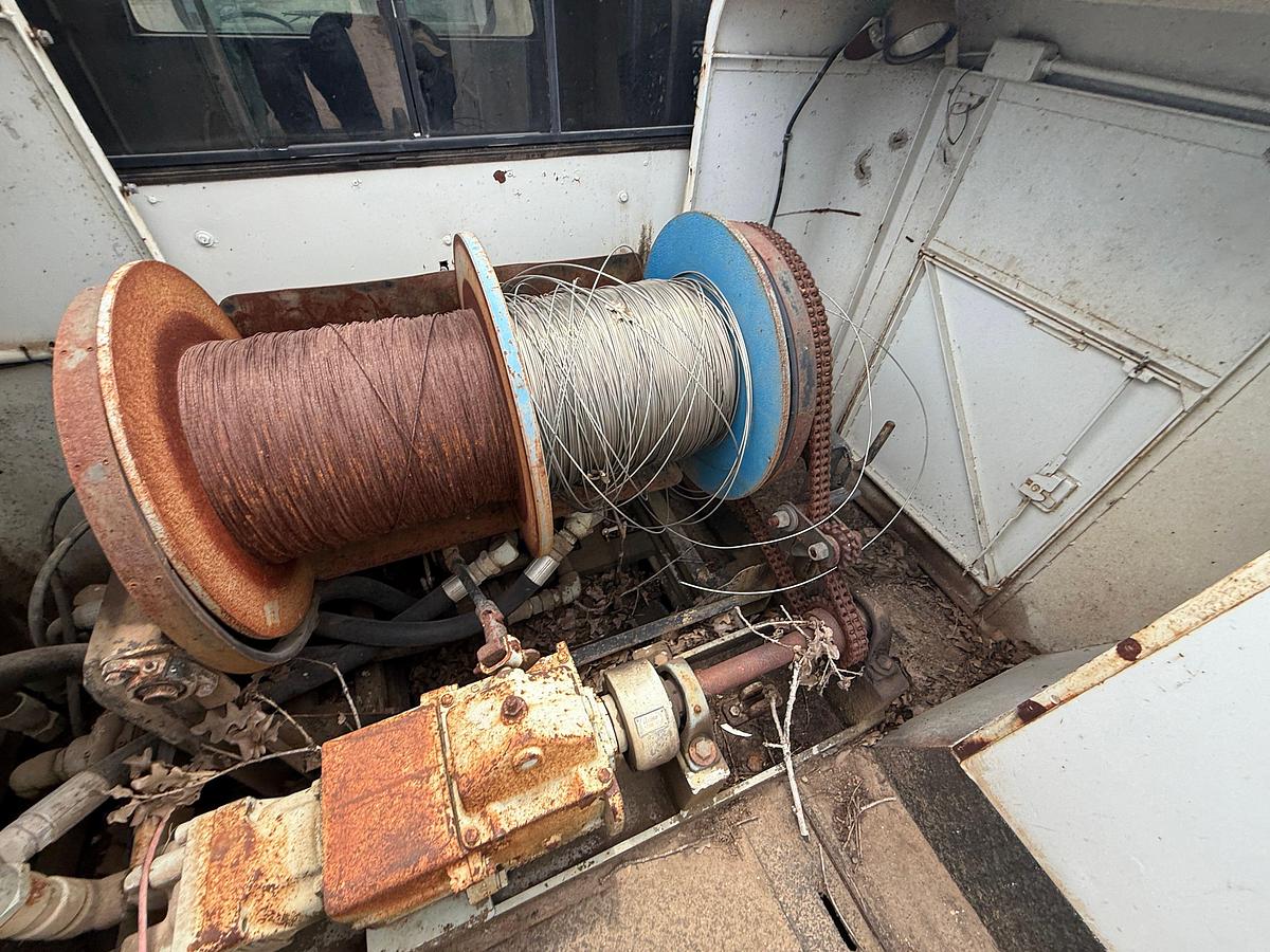 Used 2000 INTERNATIONAL 4800 4X4 S/A SPILT DRUM WIRELINE TRUCK