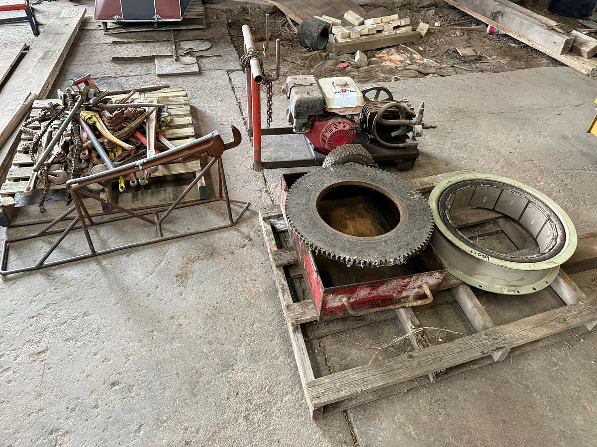 Used 18” EATON AIR FLEX CLUTCH DISC, PALLET OF (12+) 24”-48” RIGID PIPE WRENCHES, GAS POWERED SMALL TRIPLEX PUMP ON CART