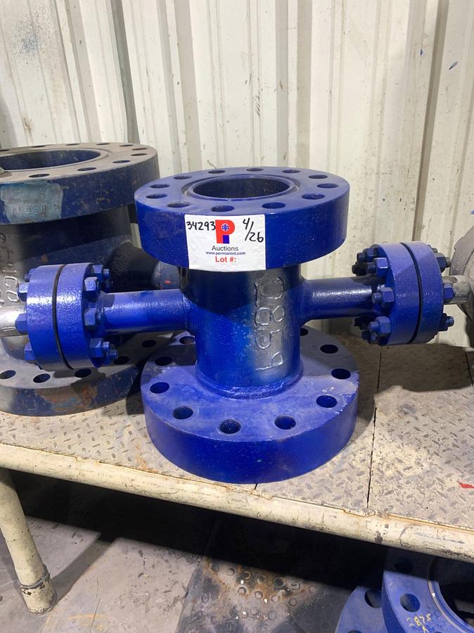 Used 7 1/16 5M x 7 1/16 10M Mud Cross