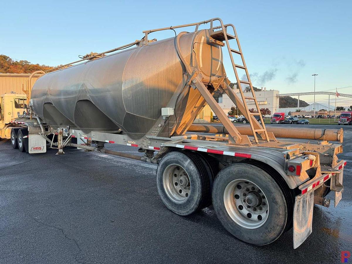 Used 2017 HEIL 1040 CU. FT T/A DRY BULK PNEUMATIC TRAILER