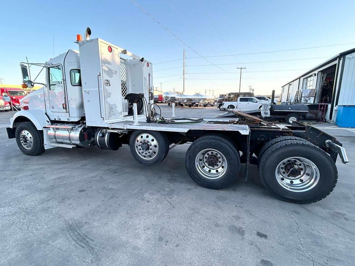 Used 2016 KENWORTH T8OO TRI-AXLE DAY CAB TRUCK TRACTOR