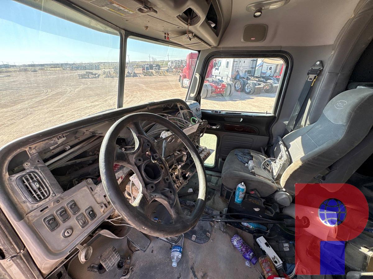 Used 2013 PETERBILT 386 T/A SLEEPER HAUL TRUCK, INOPERABLE